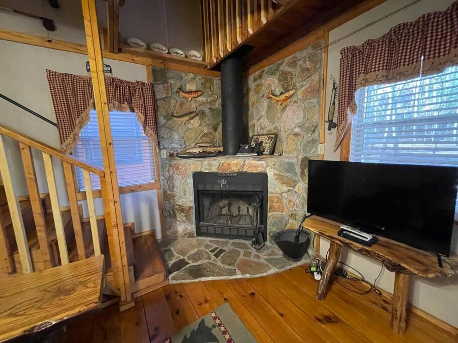 הלן Cute Cabin Creek & Firepit #12 מראה חיצוני תמונה